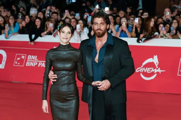 News - Rome Film Festival 2025 Sara Bluma and Can Yaman attend the red carpet of the movie Sandokan  during the 20th Rome Film Fest at Auditorium Parco della Musica on October 17, 2025 in Rome, Italy. Rome Auditorium Parco della Musica Italy Copyright: xFabrizioxCorradettix xLiveMediax LPN_2082399