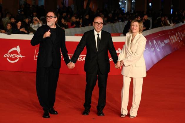 News - Rome Film Festival 2025 Valerio Mastandrea, Paolo Virzi™ and Valeria Bruni Tedeschi attend the red carpet of the movie Cinque Secondi  during the 20th Rome Film Fest at Auditorium Parco della Musica on October 17, 2025 in Rome, Italy. Rome Auditorium Parco della Musica Italy Copyright: xFabrizioxCorradettix xLiveMediax LPN_2082883