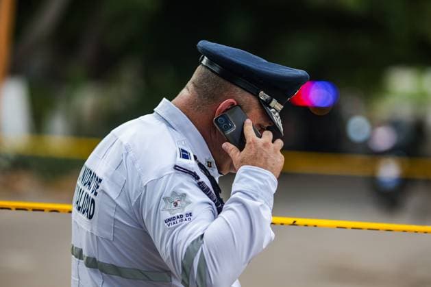 Two police officers were killed while on duty in Mexico CULIACAN, MEXICO - OCTOBER 17: Two police officers from the Culiacan Municipal Police, were killed on October 17, 2025 in Culiacan, Mexico. The attack was reported at 1:00 p.m., when an armed group intercepted the officers who were traveling in patrol unit 708.Minutes later, the alleged perpetrators were arrested by federal agents. Jesus Verdugo Anadolu Culiacan Mexico. Editorial use only. Please get in touch for any other usage.  Copyright: x2025xAnadoluxJesusxVerdugox