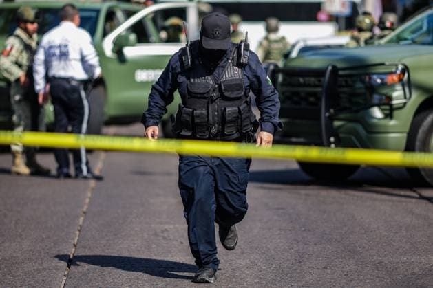 Two police officers were killed while on duty in Mexico CULIACAN, MEXICO - OCTOBER 17: Four young men were arrested for their alleged involvement in the murder of two Culiacan Municipal Traffic Police officers on October 17, 2025 in Culiacan, Mexico. The suspected gunmen were traveling in a white Toyota Corolla when they were intercepted by members of the Mexican Army. Authorities also seized long guns, tactical gear, and ammunition of various calibers. The arrest took place just minutes after the crime in which the municipal officers from Culiacan, were killed. Jesus Verdugo Anadolu Culiacan Mexico. Editorial use only. Please get in touch for any other usage.  Copyright: x2025xAnadoluxJesusxVerdugox