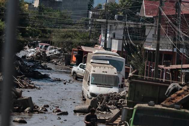October 17, 2025, Veracruz, Poza Rica, Mexico: One week after Tropical Storm RAYMOND caused severe damage and flooding in Poza Rica, Veracruz, a caravan of Mexican Red Cross personnel delivered humanitarian aid, provided health services, and provided free internet access to contact or search for missing relatives in the most affected areas of this municipality. The oÂlamo region was the hardest hit, where water swept away vehicles and furniture, and even completely covered some homes due to overflowing rivers. This also damaged communication and electricity services. The cleanup work has been carried out largely by residents themselves, as they are in areas that are difficult to access due to the enormous amount of mud covering their stre - ZUMAp204 20251017_zip_p204_022 Copyright: xJosuexPerezx