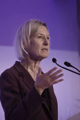 Prof. Dr. Angelika Niebler, MdEP, Praesidentin des Wirtschaftsbeirates Muenchen 17.10.2025 Hotel Bayerischer Hof -Generalversammlung des Wirtschaftsbeirates Bayern -Thema Ja zu Reformen, Ja zu Olympia Foto Muenchen *** Prof Dr Angelika Niebler, MEP, President of the Economic Advisory Council Munich 17 10 2025 Hotel Bayerischer Hof General Assembly of the Bavarian Economic Advisory Council Topic Yes to reforms, Yes to the Olympics Photo Munich
