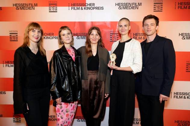 Guest, Caroline Wahl, Mia Maariel Meyer, Elena Hell and Jannis Niewöhner at the 36th Hessian Film and Cinema Award 2025 ceremony at the Alte Oper Frankfurt am Main, 17 10 2025 Foto:xP.xBackx xFuturexImagex kinopreis_5036