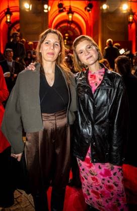 17 20 2025 xesx Frankfurt am Main, Alte Oper Hessische Film und Kinopreis 2025 Bestseller 22 Bahnen by Caroline Wahl was made into a film Image shows director Mia Maariel Meyer and Caroline Wahl ES