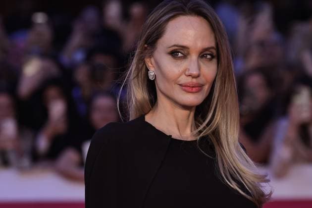 October 18 2025 - Actress and producer ANGELINA JOLIE on the red carpet of the Rome Film Festival for the movie by director Alice Winocour. . EvandroInetti_via ZUMA Wire Rome Italy - ZUMAi15_ 20251018_zaf_i15_019 Copyright: xEvandroxInettix