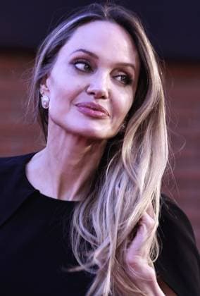 October 18 2025 - Actress and producer ANGELINA JOLIE on the red carpet of the Rome Film Festival for the movie by director Alice Winocour. . EvandroInetti_via ZUMA Wire Rome Italy - ZUMAi15_ 20251018_zaf_i15_027 Copyright: xEvandroxInettix