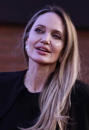October 18 2025 - Actress and producer ANGELINA JOLIE on the red carpet of the Rome Film Festival for the movie by director Alice Winocour. . EvandroInetti_via ZUMA Wire Rome Italy - ZUMAi15_ 20251018_zaf_i15_030 Copyright: xEvandroxInettix