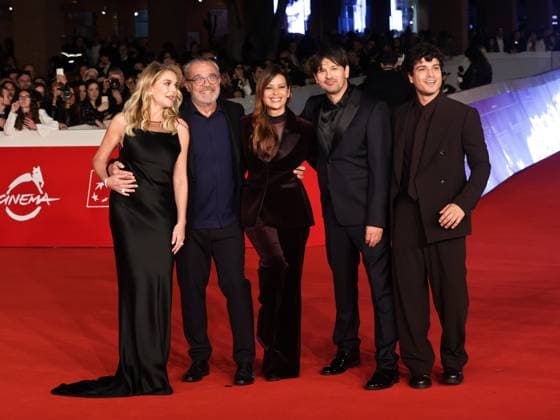 Rome Cinema Fest 2025, evening 4 - Red carpet film Fuori la verità . In the photo Claudia Gerini, Claudio Amendola, Claudia Pandolfi, Davide Minnella, Leo Gassmann  Copyright: xMarcoxProvvisionatox xipa-agency.netx xDxAvanzo Provvisionatox IPA_Agency_IPA66759227