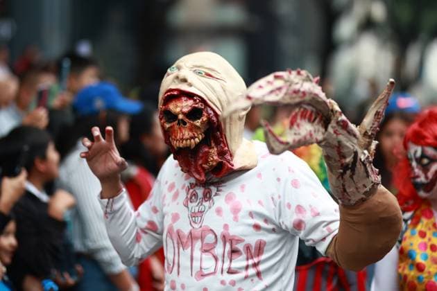 Zombie walk 2025 in Mexico City MEXICO CITY, MEXICO - OCTOBER 18: A man takes part in the annual zombie walk, along the streets of the city center, in Mexico City, Mexico on October 18, 2025. Hundreds of people dressed as zombies and horror movie characters gathered to participate in the zombie walk, an event held annually in at least 50 countries since the early 2000s Daniel Cardenas Anadolu Mexico City Mexico. Editorial use only. Please get in touch for any other usage.  Copyright: x2025xAnadoluxDanielxCardenasx