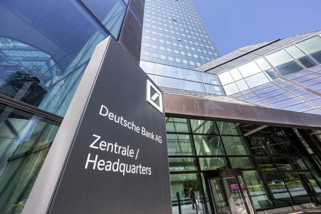 Deutsche Bank AG Zentrale im Wolkenkratzer Hochhaus in Frankfurt, Deutschland Deutsche Bank AG Zentrale im Wolkenkratzer Hochhaus in Frankfurt, Deutschland (License=RM) Copyright: xZoonar.com MarkusxMainkax 24072299