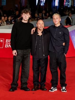 Roma Cinema Fest 2025, evening 5 - Red carpet film Good Boy. Pictured: Stephen Graham with his children.  Copyright: xMarcoxProvvisionatox xipa-agency.netx xDxAvanzo Landi Provvisionatox IPA_Agency_IPA66820285