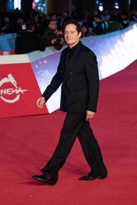 News - Rome Film Festival 2025 Claudio Santamaria attends the red carpet of the movie Il Falsario  during the 20th Rome Film Fest at Auditorium Parco della Musica on October 19, 2025 in Rome, Italy. Rome Auditorium Parco della Musica Italy Copyright: xFabrizioxCorradettix xLiveMediax LPN_2089957