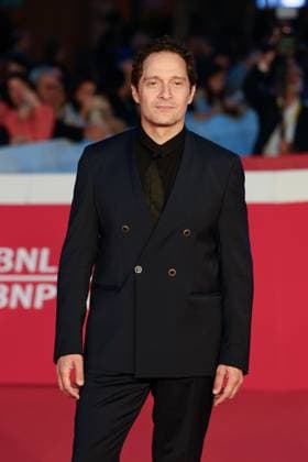 News - Rome Film Festival 2025 Claudio Santamaria attends the red carpet of the movie Il Falsario  during the 20th Rome Film Fest at Auditorium Parco della Musica on October 19, 2025 in Rome, Italy. Rome Auditorium Parco della Musica Italy Copyright: xFabrizioxCorradettix xLiveMediax LPN_2089960