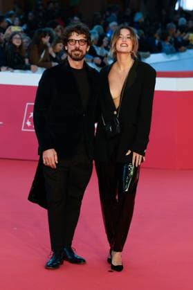 News - Rome Film Festival 2025 Francesco Montanari and Federica Sorino attends the red carpet of the movie Il Falsario  during the 20th Rome Film Fest at Auditorium Parco della Musica on October 19, 2025 in Rome, Italy. Rome Auditorium Parco della Musica Italy Copyright: xFabrizioxCorradettix xLiveMediax LPN_2089966