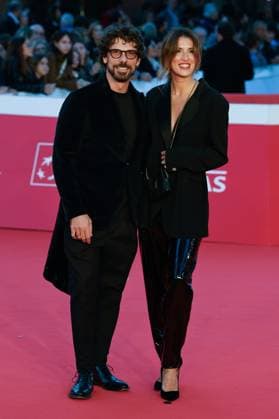 News - Rome Film Festival 2025 Francesco Montanari and Federica Sorino attends the red carpet of the movie Il Falsario  during the 20th Rome Film Fest at Auditorium Parco della Musica on October 19, 2025 in Rome, Italy. Rome Auditorium Parco della Musica Italy Copyright: xFabrizioxCorradettix xLiveMediax LPN_2089969