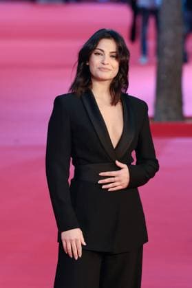 News - Rome Film Festival 2025 Aurora Giovinazzo attends the red carpet of the movie Il Falsario  during the 20th Rome Film Fest at Auditorium Parco della Musica on October 19, 2025 in Rome, Italy. Rome Auditorium Parco della Musica Italy Copyright: xFabrizioxCorradettix xLiveMediax LPN_2090011