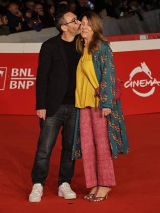 Rome Cinema Fest 2025, evening 5 - Red carpet film Brunori Sas – Il Tempo Delle Noci Pictured: Marco Manetti and his wife Juliet  Copyright: xMarcoxProvvisionatox xipa-agency.netx xDxAvanzo Landi Provvisionatox IPA_Agency_IPA66829227
