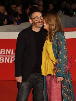 Rome Cinema Fest 2025, evening 5 - Red carpet film Brunori Sas – Il Tempo Delle Noci Pictured: Marco Manetti and his wife Juliet  Copyright: xMarcoxProvvisionatox xipa-agency.netx xDxAvanzo Landi Provvisionatox IPA_Agency_IPA66829228