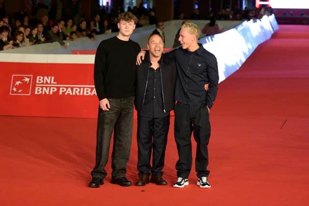 Good boy red carpet in Rome, Italy - 19 Oct 2025 Stephen Graham (c) and sons attend the Good boy movie red carpet at Auditorium Parco della Musica at Rome Film Fest 2025. Rome Italy Copyright: xMarioxCartellix xSOPAxImagesx _DSC8367