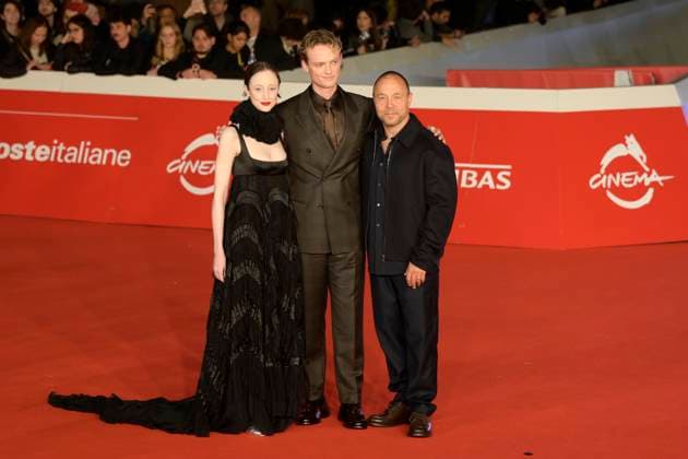 Good boy red carpet in Rome, Italy - 19 Oct 2025 Andrea Riseborough (l), Anson Boon (c) and Stephen Grahm (r) attend the Good boy movie red carpet at Auditorium Parco della Musica at Rome Film Fest 2025. Rome Italy Copyright: xMarioxCartellix xSOPAxImagesx _DSC8379