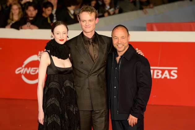 Good boy red carpet in Rome, Italy - 19 Oct 2025 Andrea Riseborough (l), Anson Boon (c) and Stephen Grahm (r) attend the Good boy movie red carpet at Auditorium Parco della Musica at Rome Film Fest 2025. Rome Italy Copyright: xMarioxCartellix xSOPAxImagesx _DSC8380