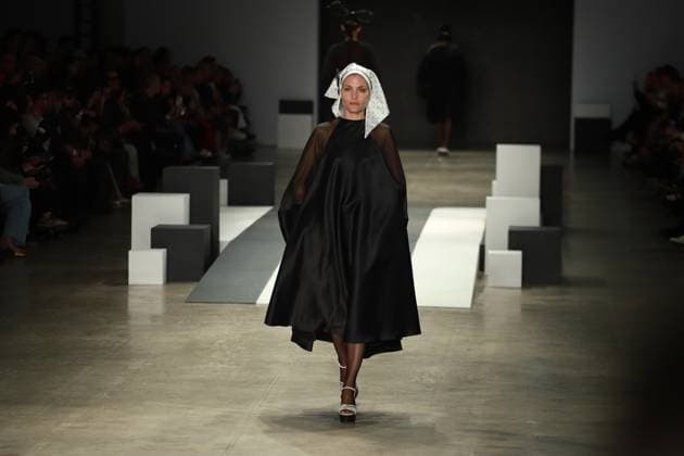 Davi Ramos hats parade at SPFW N60 Sao Paulo (SP), 10 19 2025 - Fashion SPFW Davi Ramos Davi Ramos hats fashion show at Sao Paulo Fashion Week - SPFW N60, at Pacubra in Ibirapuera Park in Sao Paulo, this Sunday, October 19, 2025. (Foto: Fabricio Bomjardim Thenews2 imago images) Davi Ramos hats parade at SPFW N60  Copyright: xFABRICIOxBOMJARDIMx