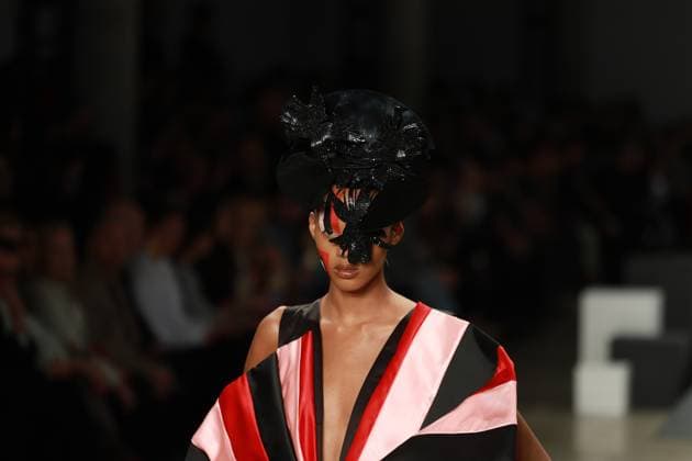 Davi Ramos hats parade at SPFW N60 Sao Paulo (SP), 10 19 2025 - Fashion SPFW Davi Ramos Davi Ramos hats fashion show at Sao Paulo Fashion Week - SPFW N60, at Pacubra in Ibirapuera Park in Sao Paulo, this Sunday, October 19, 2025. (Foto: Fabricio Bomjardim Thenews2 imago images) Davi Ramos hats parade at SPFW N60  Copyright: xFABRICIOxBOMJARDIMx