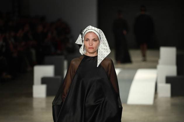 Davi Ramos hats parade at SPFW N60 Sao Paulo (SP), 10 19 2025 - Fashion SPFW Davi Ramos Davi Ramos hats fashion show at Sao Paulo Fashion Week - SPFW N60, at Pacubra in Ibirapuera Park in Sao Paulo, this Sunday, October 19, 2025. (Foto: Fabricio Bomjardim Thenews2 imago images) Davi Ramos hats parade at SPFW N60  Copyright: xFABRICIOxBOMJARDIMx