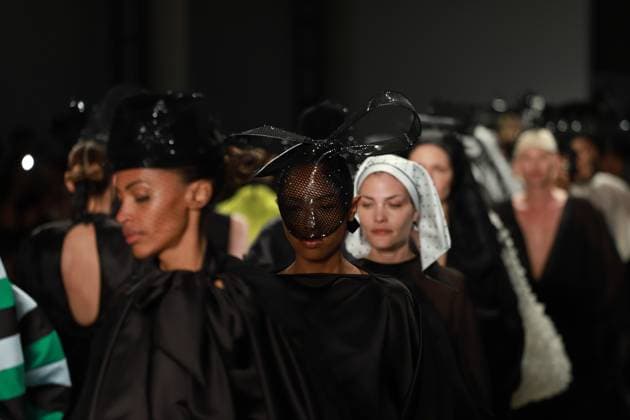 Davi Ramos hats parade at SPFW N60 Sao Paulo (SP), 10 19 2025 - Fashion SPFW Davi Ramos Davi Ramos hats fashion show at Sao Paulo Fashion Week - SPFW N60, at Pacubra in Ibirapuera Park in Sao Paulo, this Sunday, October 19, 2025. (Foto: Fabricio Bomjardim Thenews2 imago images) Davi Ramos hats parade at SPFW N60  Copyright: xFABRICIOxBOMJARDIMx