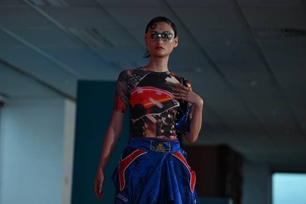 MELBOURNE FASHION WEEK 2025, A model walks the Closing runway during the Melbourne Fashion Week Media preview in Melbourne, Monday, October 20, 2025. ( NO ARCHIVING MELBOURNE VICTORIA AUSTRALIA  Copyright: xJAMESxROSSx 20251020179867709325