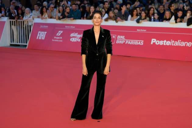 Il Falsario red carpet in Rome, Italy - 19 Oct 2025 Giulia Michelini attends the red carpet of movie Il Falsario during the Rome Film Fest 2025 at Auditorium Parco della Muisca. Rome Italy Copyright: xMarioxCartellix xSOPAxImagesx _DSC7852