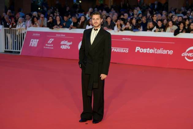 Il Falsario red carpet in Rome, Italy - 19 Oct 2025 Andrea Arcangeli attends the red carpet of movie Il Falsario during the Rome Film Fest 2025 at Auditorium Parco della Muisca. Rome Italy Copyright: xMarioxCartellix xSOPAxImagesx _DSC7919