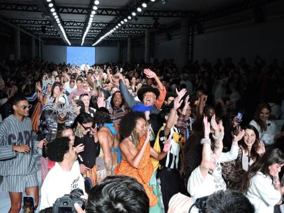 RECORD DATE NOT STATED led parade at spfw n60 Sao Paulo (SP), 10 18 2025 - fashion shows SPFW N60 - LED brand show at Sao Paulo Fashion Week N60 at Pacubra in Ibirapuera in Sao Paulo with the participation of Luciana Gimenez and samba school drummers, this Sunday, October 19, 2025. (Foto: Leandro Chemalle Thenews2 imago images) led parade at spfw n60  Copyright: xLeandroxChemallex