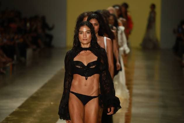 Almir Slama fashion show at SPFW n60 sao paulo (sp), 10 19 2025 - fashion spfw amir slama amir slama fashion show at sao paulo fashion week - spfw n60, at pacubra in ibirapuera park in sao paulo, this sunday, october 19, 2025. (Foto: Fabricio Bomjardim Thenews2 imago images) Almir Slama fashion show at SPFW n60  Copyright: xFABRICIOxBOMJARDIMx