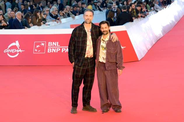 Luca Calvani with husband Alessandro Franchini at the premiere of the feature film Il falsario at the 20th International Film Festival of Rome Festa del Cinema di Roma 2025 at the Auditorium Parco della Musica Rome, 19 10 2025 Foto:xA.xM.xTinghinox xFuturexImagex falsario_5001