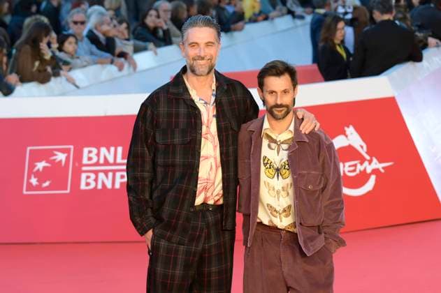 Luca Calvani with husband Alessandro Franchini at the premiere of the feature film Il falsario at the 20th International Film Festival of Rome Festa del Cinema di Roma 2025 at the Auditorium Parco della Musica Rome, 19 10 2025 Foto:xA.xM.xTinghinox xFuturexImagex falsario_5003