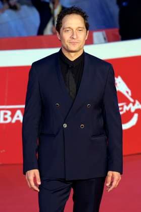 Claudio Santamaria at the premiere of the feature film Il falsario at the 20th International Film Festival of Rome Festa del Cinema di Roma 2025 at the Auditorium Parco della Musica Rome, 19 10 2025 Foto:xA.xM.xTinghinox xFuturexImagex falsario_5063