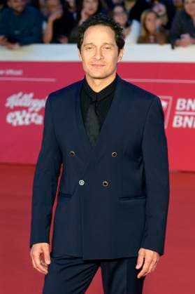 Claudio Santamaria at the premiere of the feature film Il falsario at the 20th International Film Festival of Rome Festa del Cinema di Roma 2025 at the Auditorium Parco della Musica Rome, 19 10 2025 Foto:xA.xM.xTinghinox xFuturexImagex falsario_5064