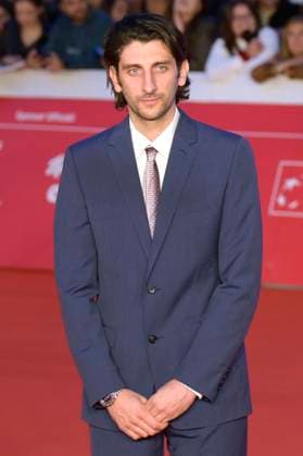 Pietro Castellitto at the premiere of the feature film Il falsario at the 20th International Film Festival of Rome Festa del Cinema di Roma 2025 at the Auditorium Parco della Musica Rome, 19 10 2025 Foto:xA.xM.xTinghinox xFuturexImagex falsario_5078