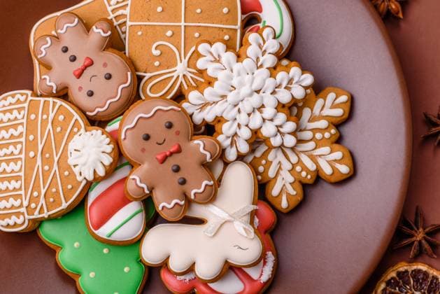 Weihnachtslebkuchen, Plätzchen oder Backwaren für die Winterferien. Weihnachtslebkuchen Weihnachtslebkuchen, Plätzchen oder Backwaren für die Winterferien. Weihnachtslebkuchen (License=RF) Copyright: xZoonar.com TetianaxChernykovax 24074839