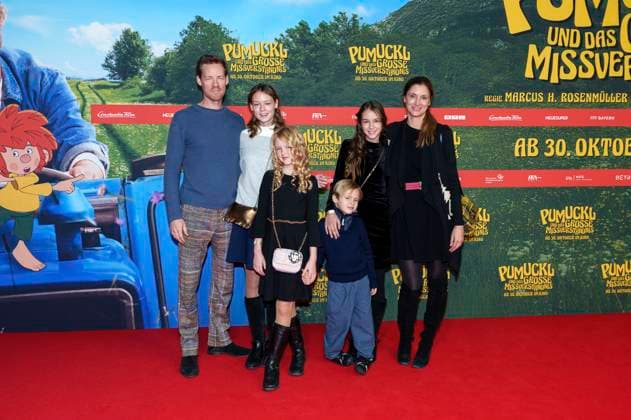 Herbert Kloiber and wife Julia with children Clara, Greta, Emilie and Philipp at the premiere of the movie Pumuckl und das große Missverständnis at Mathäser Filmpalast Munich, 19 10 2025 Foto:xN.xKolinzx xFuturexImagex pumuckl_5001