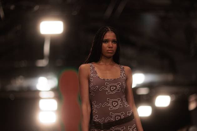 MELBOURNE FASHION WEEK 2025, A model walks the Ganbu Marra Runway during Melbourne Fashion Week at Hotel Melbourne, Melbourne, Monday, October 20, 2025. ( NO ARCHIVING MELBOURNE VICTORIA AUSTRALIA  Copyright: xNADIRxKINANIx 20251020120751273860