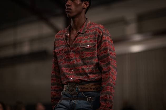 MELBOURNE FASHION WEEK 2025, A model walks the Ganbu Marra Runway during Melbourne Fashion Week at Hotel Melbourne, Melbourne, Monday, October 20, 2025. ( NO ARCHIVING MELBOURNE VICTORIA AUSTRALIA  Copyright: xNADIRxKINANIx 20251020162122181475