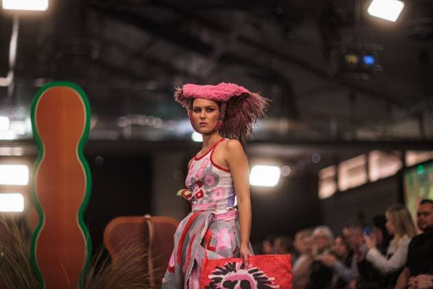 MELBOURNE FASHION WEEK 2025, A model walks the Ganbu Marra Runway during Melbourne Fashion Week at Hotel Melbourne, Melbourne, Monday, October 20, 2025. ( NO ARCHIVING MELBOURNE VICTORIA AUSTRALIA  Copyright: xNADIRxKINANIx 20251020180264388190