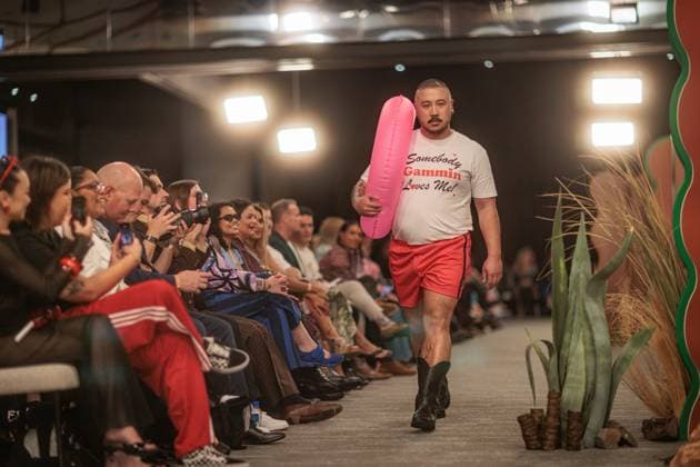 MELBOURNE FASHION WEEK 2025, A model walks the Ganbu Marra Runway during Melbourne Fashion Week at Hotel Melbourne, Melbourne, Monday, October 20, 2025. ( NO ARCHIVING MELBOURNE VICTORIA AUSTRALIA  Copyright: xNADIRxKINANIx 20251020111981109464