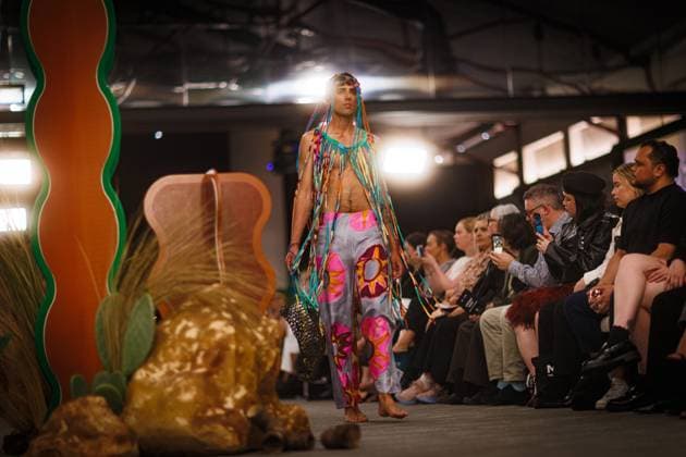 MELBOURNE FASHION WEEK 2025, A model walks the Ganbu Marra Runway during Melbourne Fashion Week at Hotel Melbourne, Melbourne, Monday, October 20, 2025. ( NO ARCHIVING MELBOURNE VICTORIA AUSTRALIA  Copyright: xNADIRxKINANIx 20251020118116863315