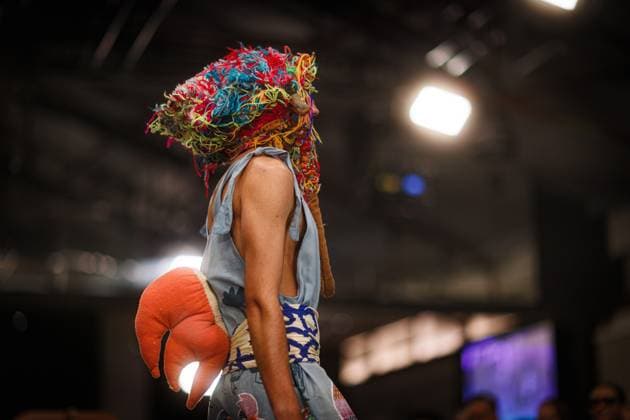MELBOURNE FASHION WEEK 2025, A model walks the Ganbu Marra Runway during Melbourne Fashion Week at Hotel Melbourne, Melbourne, Monday, October 20, 2025. ( NO ARCHIVING MELBOURNE VICTORIA AUSTRALIA  Copyright: xNADIRxKINANIx 20251020118644333822