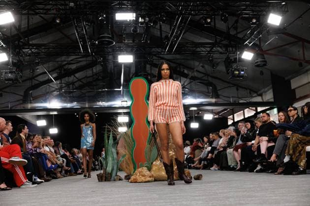 MELBOURNE FASHION WEEK 2025, A model walks the Ganbu Marra Runway during Melbourne Fashion Week at Hotel Melbourne, Melbourne, Monday, October 20, 2025. ( NO ARCHIVING MELBOURNE VICTORIA AUSTRALIA  Copyright: xNADIRxKINANIx 20251020155824090205