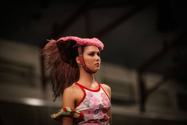 MELBOURNE FASHION WEEK 2025, A model walks the Ganbu Marra Runway during Melbourne Fashion Week at Hotel Melbourne, Melbourne, Monday, October 20, 2025. ( NO ARCHIVING MELBOURNE VICTORIA AUSTRALIA  Copyright: xNADIRxKINANIx 20251020156789977789