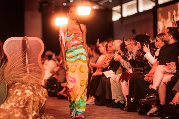 MELBOURNE FASHION WEEK 2025, A model walks the Ganbu Marra Runway during Melbourne Fashion Week at Hotel Melbourne, Melbourne, Monday, October 20, 2025. ( NO ARCHIVING MELBOURNE VICTORIA AUSTRALIA  Copyright: xNADIRxKINANIx 20251020191349488297